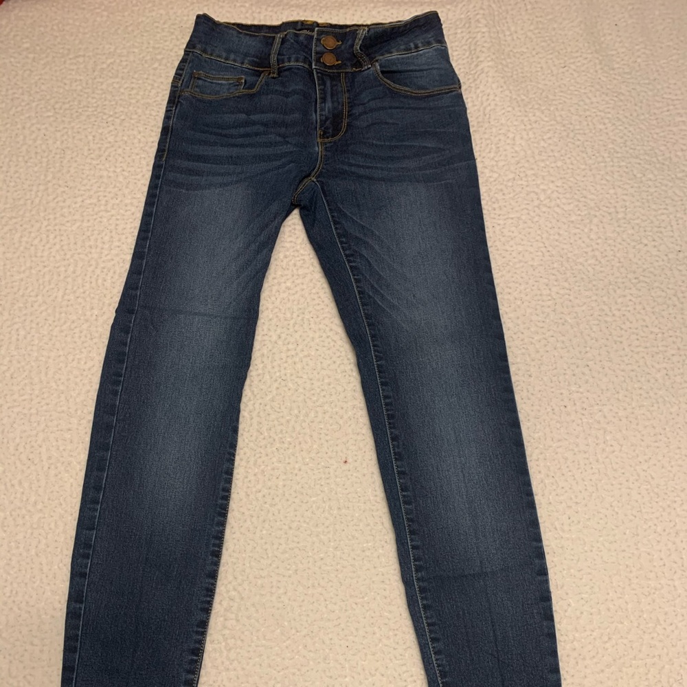 Blue age jeans in a size 7